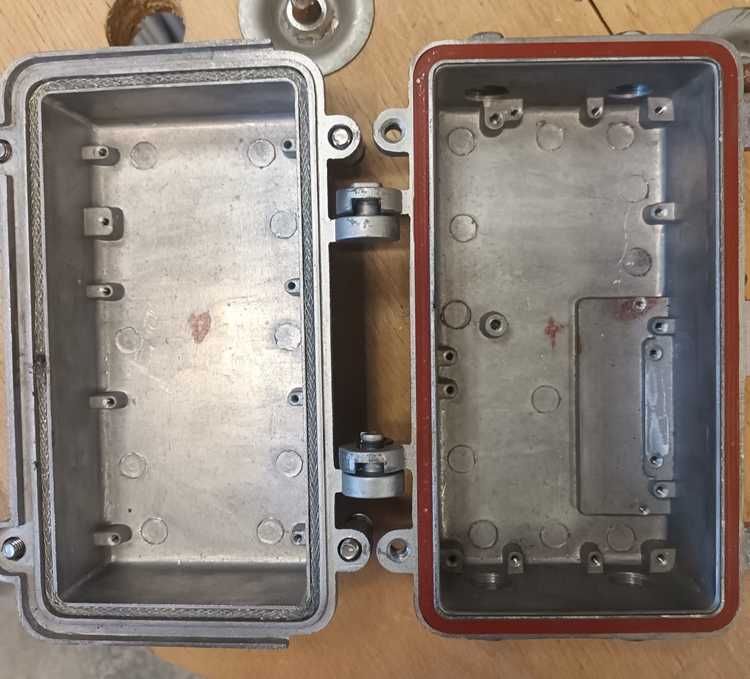 Алуминиева влагозащитена кутия