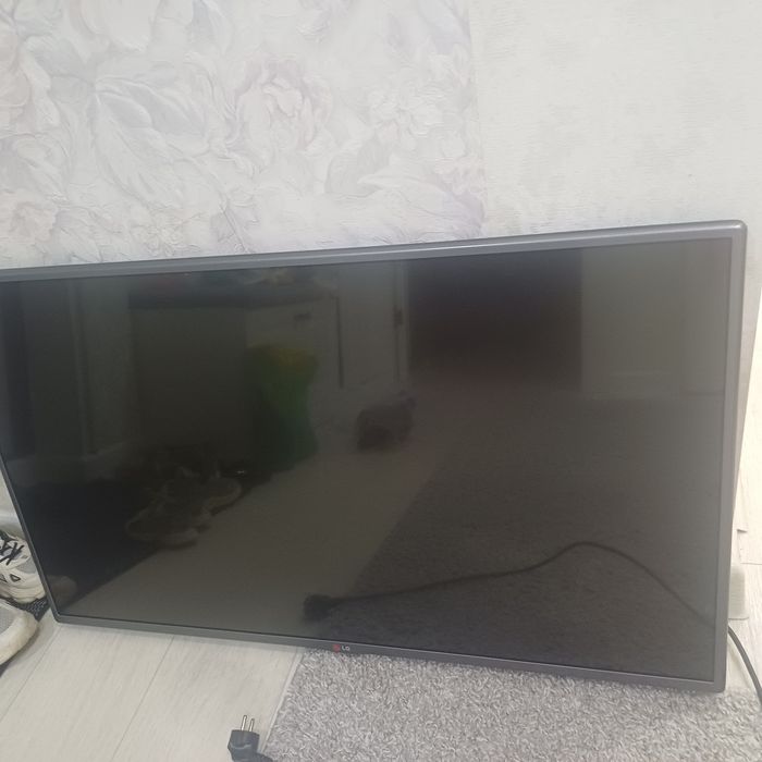 продам телевзор LG бу