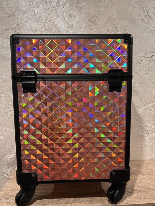 Куфар за грим на колелца