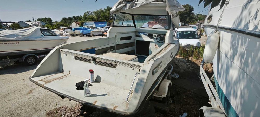 Лодка Bayliner дължина 6. 50; широчина 2. 00; височина на борда 1. 20