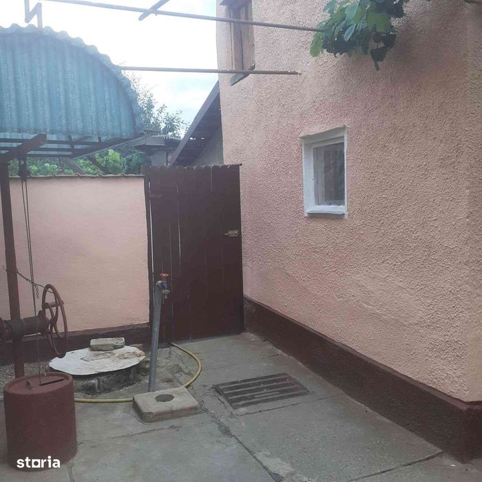 Casă cu 4 camere și garaj în Micalaca