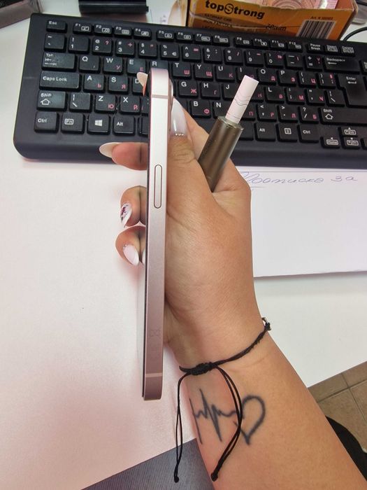 Продавам Iphone 13