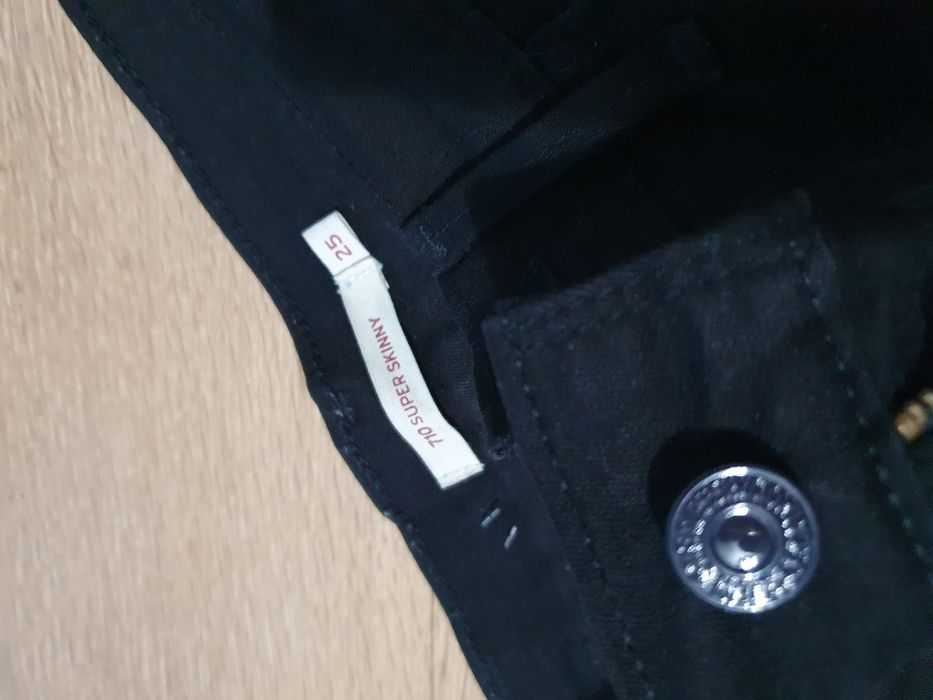 Blugi Levi's marimea 25 noi