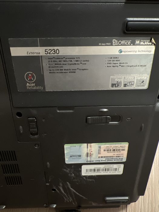 Laptop  Acee Extensa 5230 ( ca si nou, daca suntem in 2008)