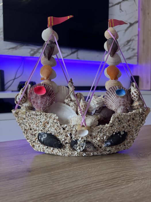 Corabie din scoici lucrata manual