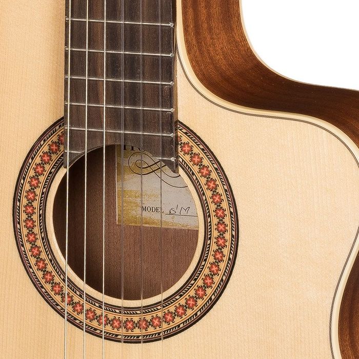 Класическа китара Hora SM35 (N1116CTW)