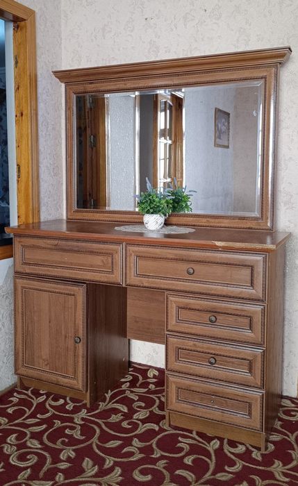 Продаются шкаф и камут