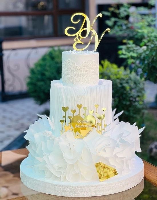 To'y marosimlarga mazzali tort pichonilar