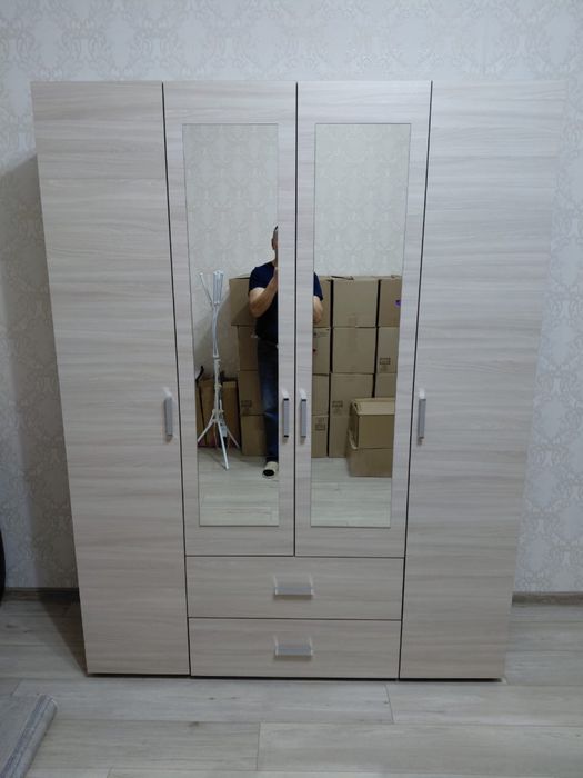 Продам шкаф  4 дверный