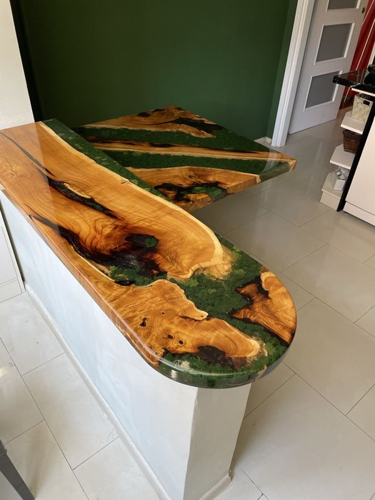 Уникални ръчно изработени маси и интериор от дърво и епоксидна смола