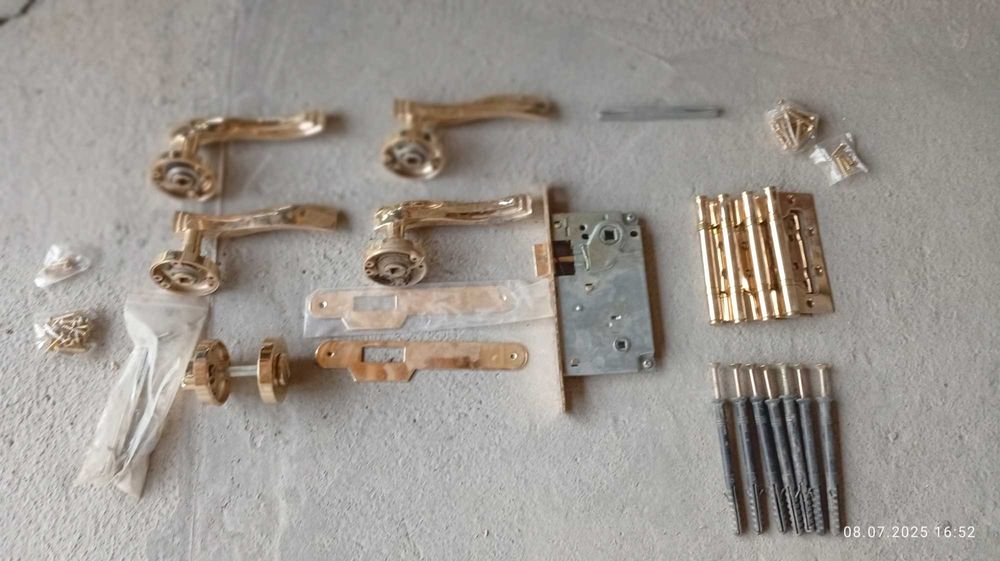 Eshik sotiladi. 2 dona bor.