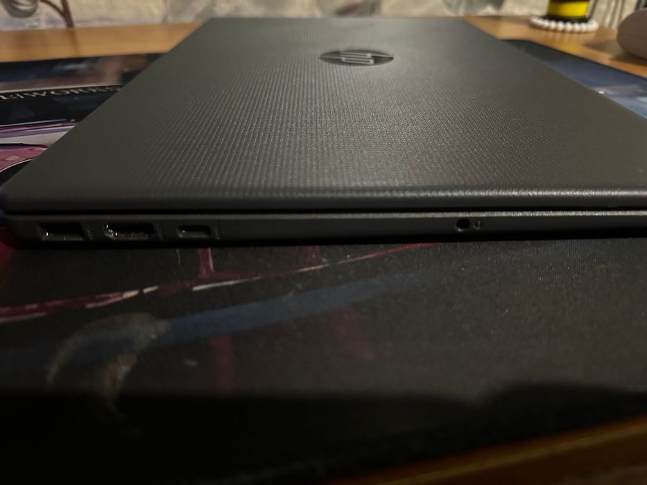 Продавам чисто нов HP Laptop на няколко месеца