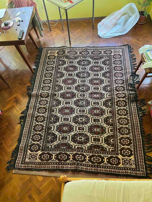 КИЛИМ   ширина 166/223 см. дължина