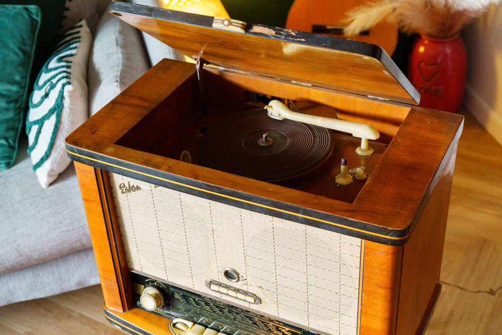 Ретро радио грамофон Естония 2, антикварно