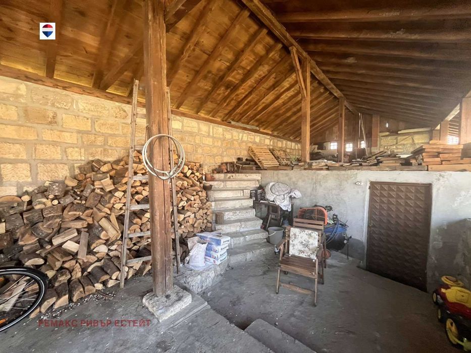 Къща на два етажа за продажба в с. Красен