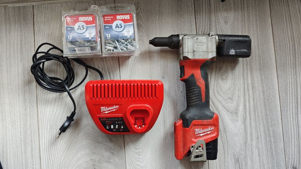 Pistol pentru nituit M12  Milwaukee