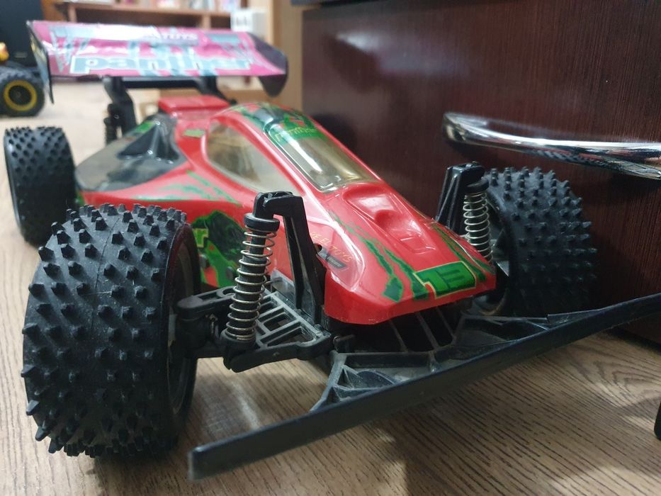 Masina cu telecomanda cu acumulatori (puternici) re.el toys