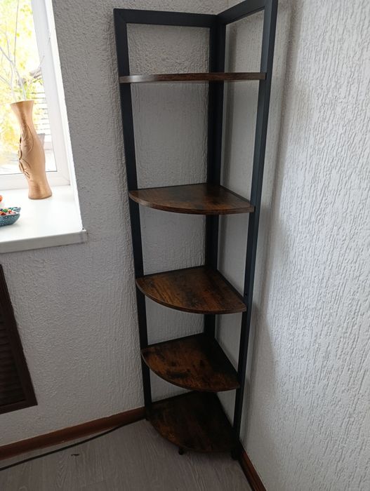 Стеллаж угловой для интерьера