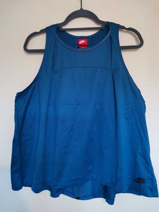 Adidas AEROKNIT TEE.Nike Sportswear Bonded Tank.
