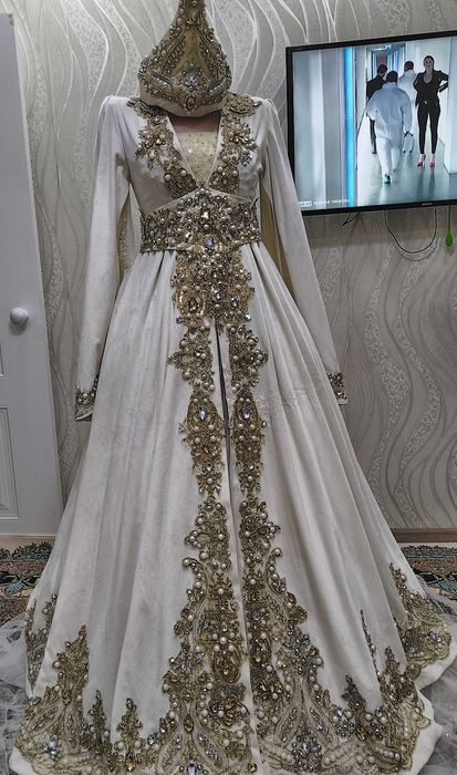 Платье.  Вечернее бальное