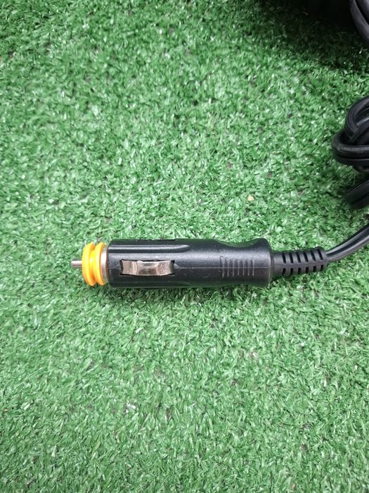 Зарядно на Dewalt DCB119 за кола