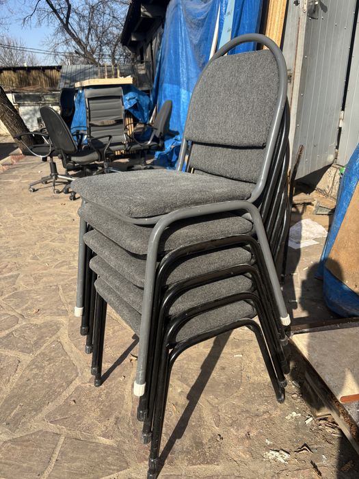 офисные стулья 5 штук