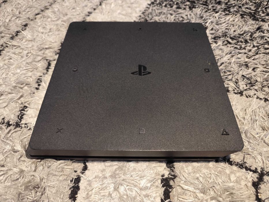 Playstation 4 slim + игри + два джойстика