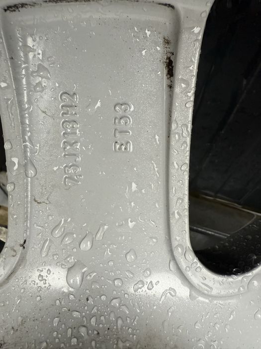 Audi Q7 235/60/18-7мм оригинални 1.200лв Комплект