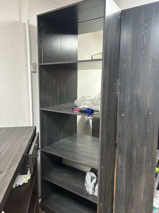 Шкаф әйнек есігімен