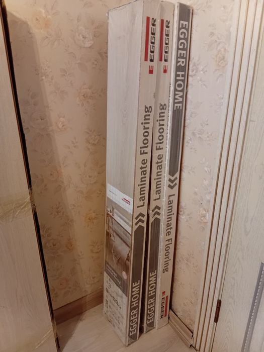 Ламинат новый бежевого цвета