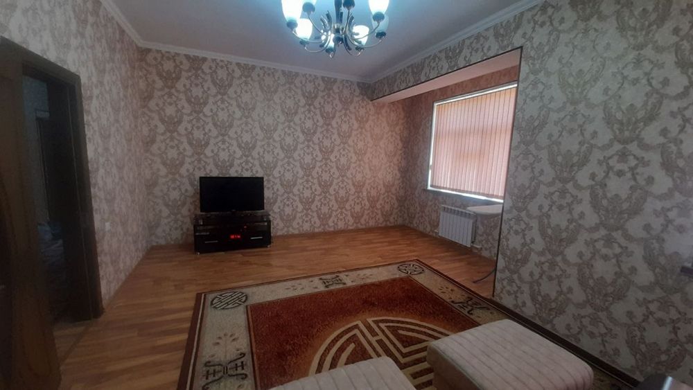 Фаргона шахар хокимят олдида Янги курилган Дом.