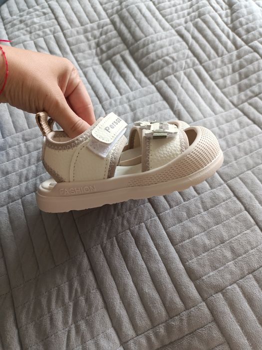 Продам новые летние сандалии