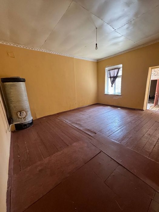 Qarshi shahridan hovli sotiladi 220mln