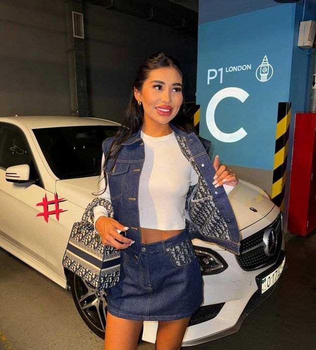 Compleu cu fusta scurta