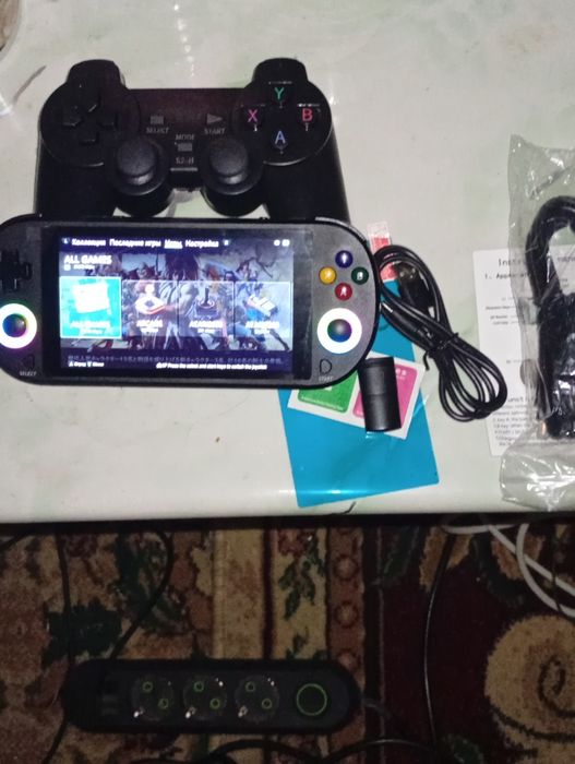 Продам портативную Игровую консоль.. более 20 тысяч игр