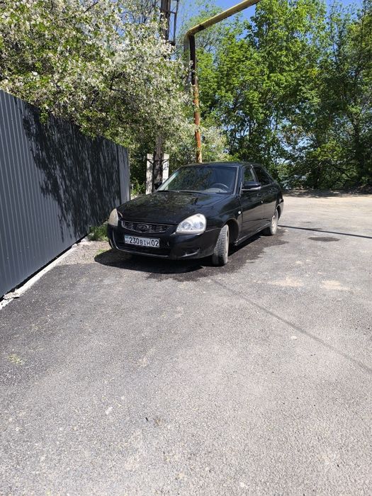 Приора продам 2011