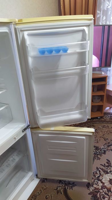 Продам двухкамерный холодильник LG