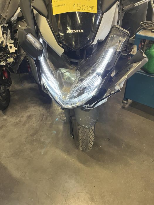 Хонда Форца-Honda Forza Реални километри и сервизна книжка!