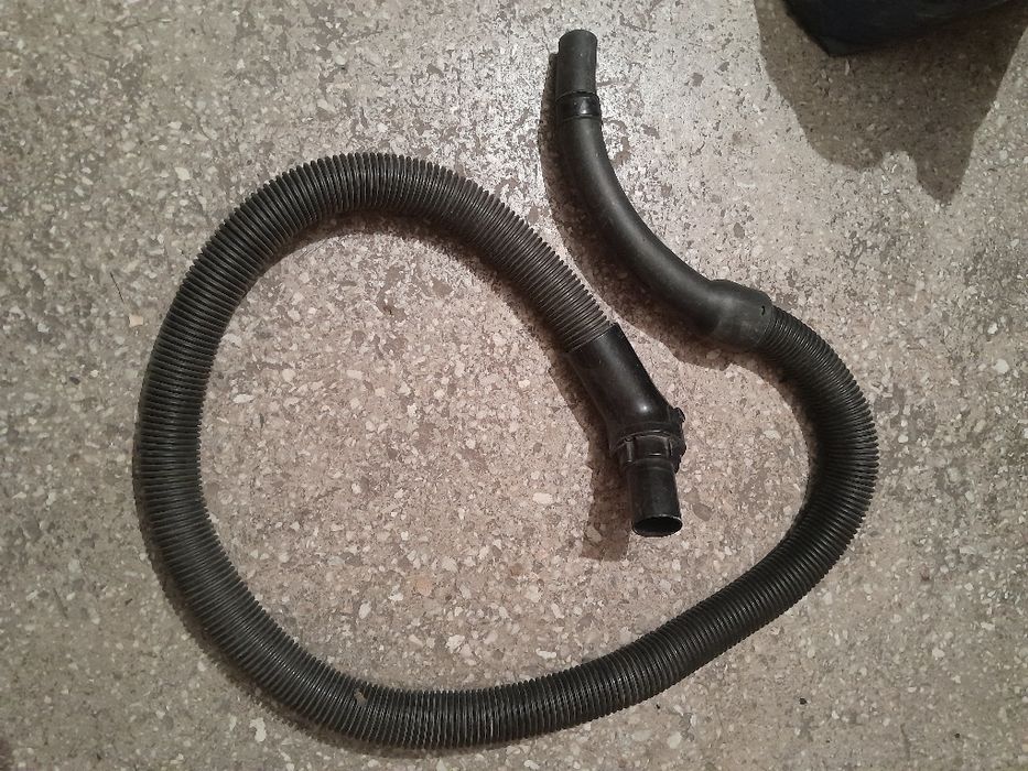 Продам  щётку.шланг на пылесос