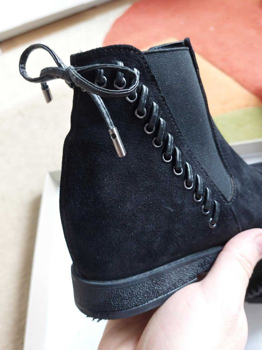 Дамски велурени боти