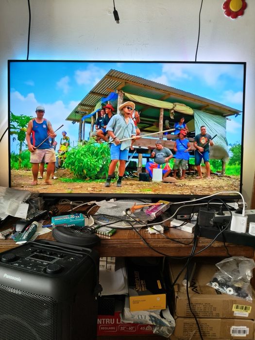 Tv SMART 82 cm TELEFUNKEN la cutie nu l am folosit