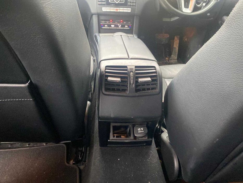 dezmembrez mercedes w212 FL/bara fata w212/far w212