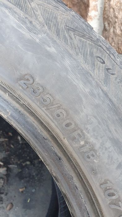 Продам две шины r18
