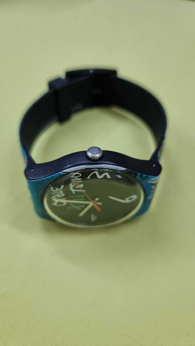 Часовник Swatch Ishtar By Jean-Michel Basquiat SUOZ356