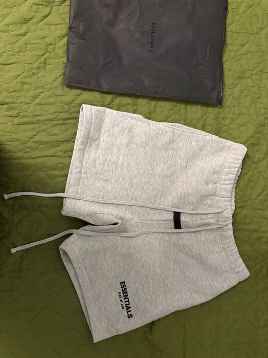 ESSENTIALS къси гащи