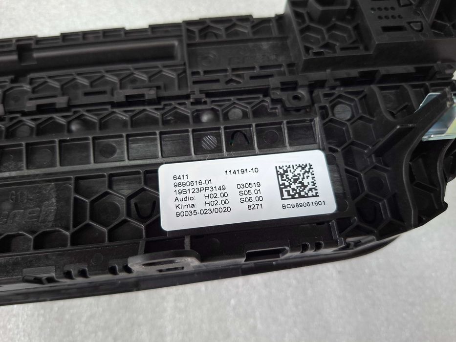 9890616 Панел Радио Климатик Отопление BMW G11 G12