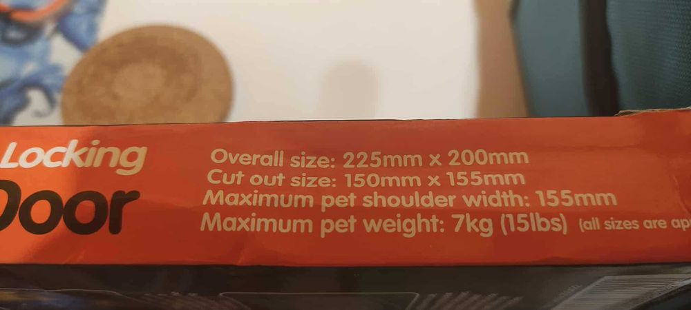 Диванче за дом.любимец,Тоалетна за котка, транспортна чанта, вратичка