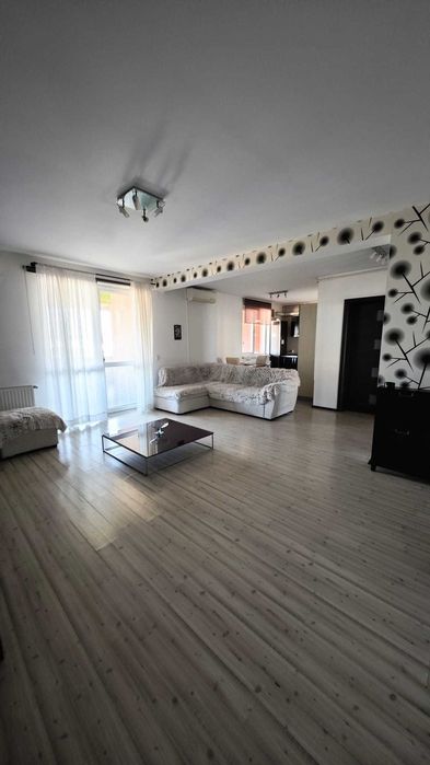 Proprietar, ofer spre inchiriere apartament cu 2 camere, plus terasa tip rooftop