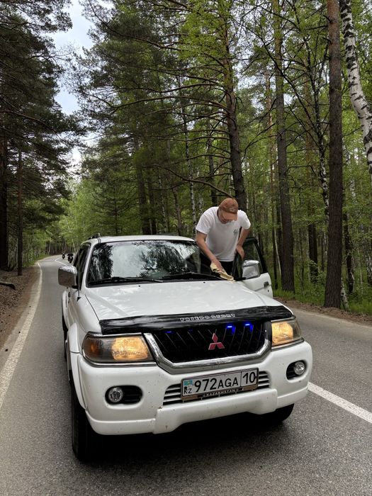 Mitsubishi pajera sport 2001