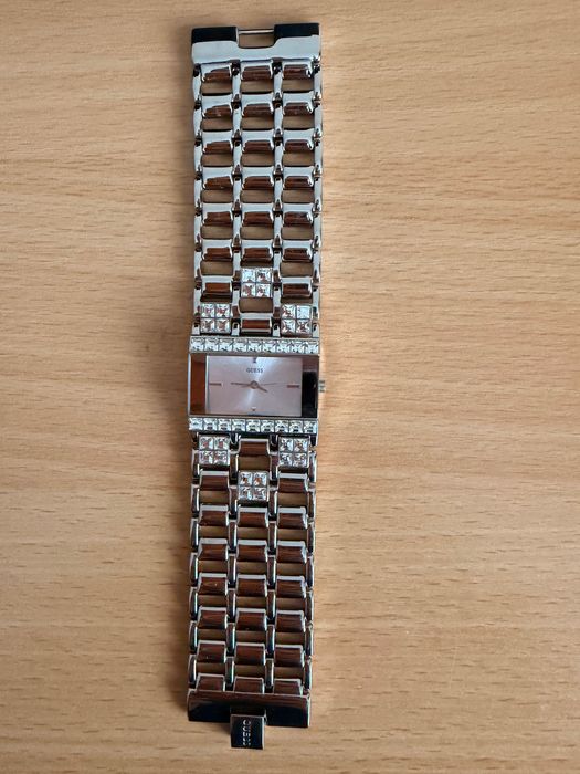 Часовник на Guess
